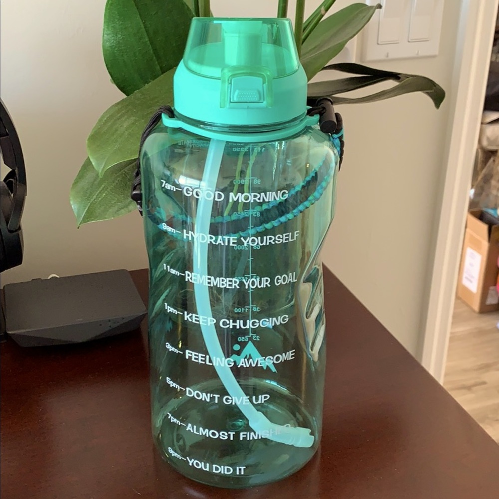 128 OZ Water bottle NWT